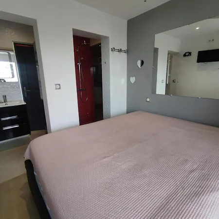 17, Héliopolis O Au Village Naturiste * Agde