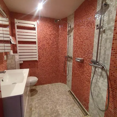 17, Heliopolis O Au Village Naturiste * Agde